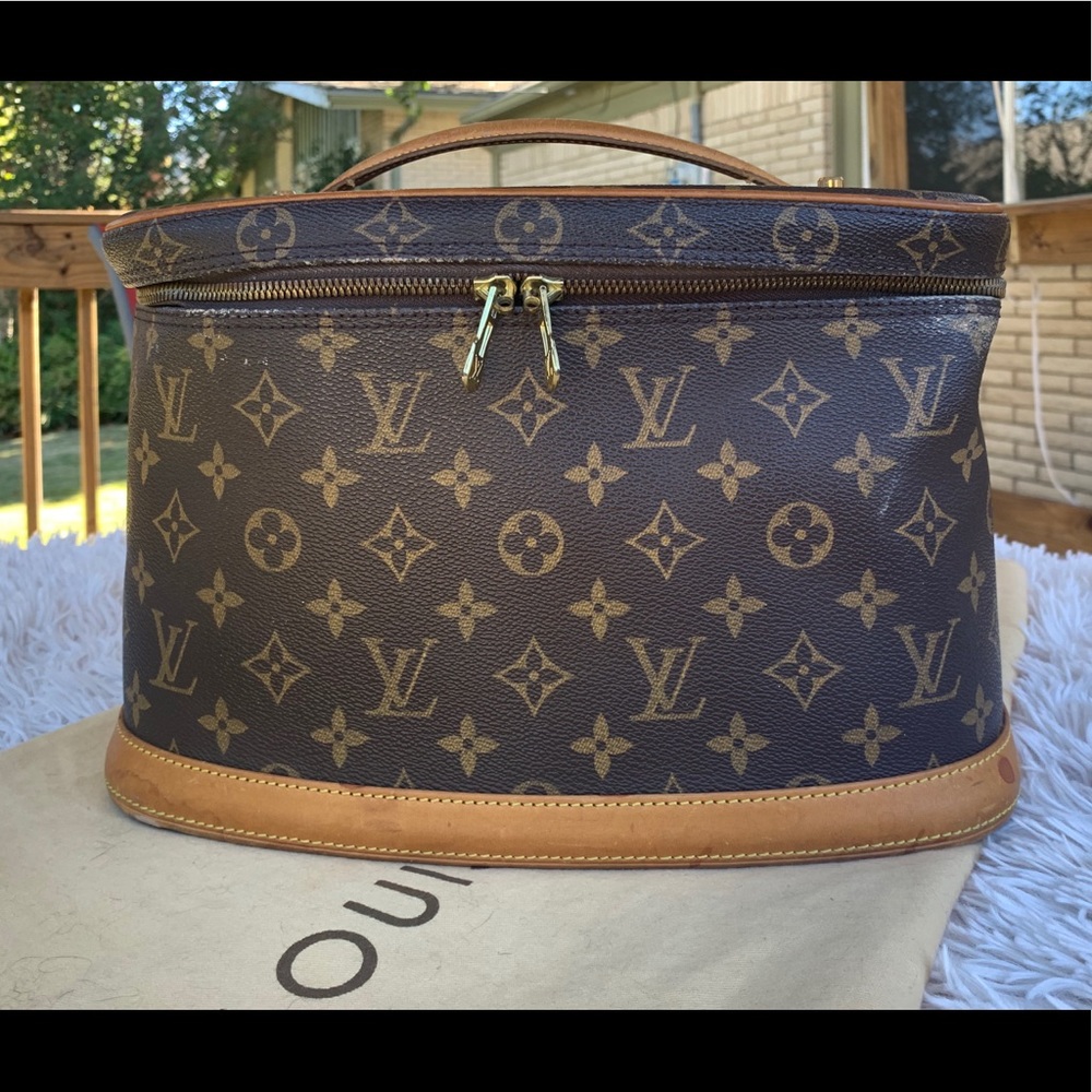 🎄 💯 AUTH LOUIS VUITTON “Nice” Makeup Train Case